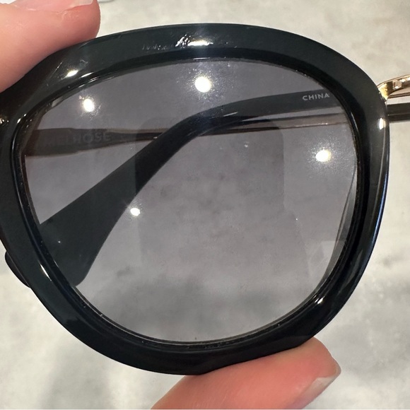 Sonix Melrose Black Sunglasses - Picture 4 of 5